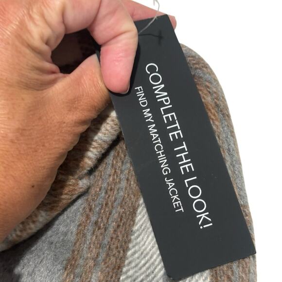 Bagatelle Collection Gray Brown Plaid Asymmetric
Hem Mini Skirt NEW Size SMALL - Picture 4 of 10